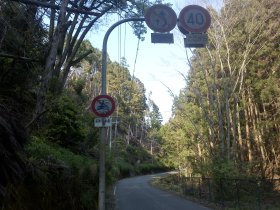 モーターサイクル通行止め