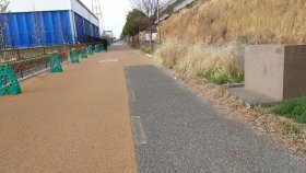 第二京阪沿いの歩道