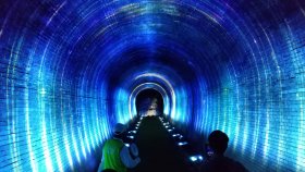 亀の瀬地すべり対策事業杭工見学　プロジェクションマッピング