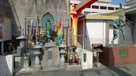 京橋駅爆撃被災者慰霊碑