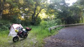 三瓶山付近の林道脇で泊